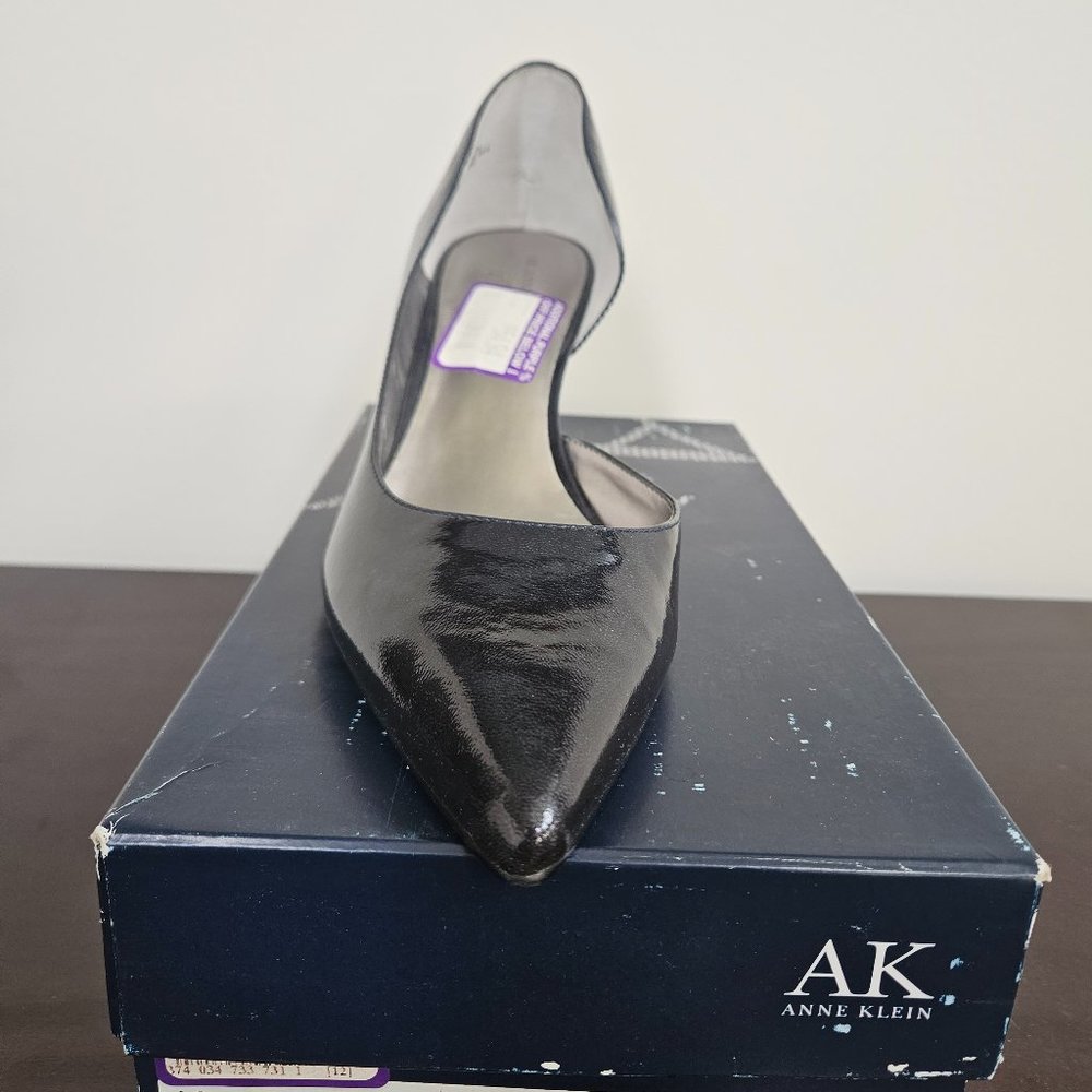 Shiny Pumps